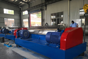 臥螺沉降離心機與壓濾機使用在污泥處理哪種更合適？